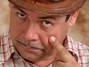 Humorista Zé Lezin volta a Arapiraca com seu stand-up comedy