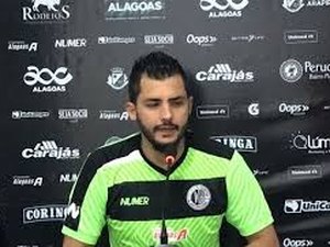 Volante Nata treina normalmente e está à disposição do técnico Marcelo Vilar 