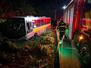 [Vídeo] Acidente de ônibus deixa cinco feridos na rodovia AL-101 Sul, em Marechal Deodoro