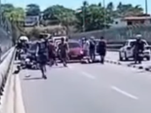 Motociclista fica ferido após empinar moto na  Ponte do Vale do Reginaldo em Maceió