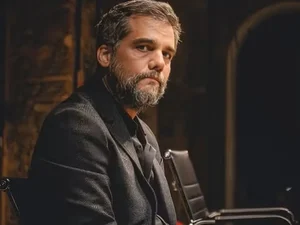 Wagner Moura aparece em clique raro com o filho; veja