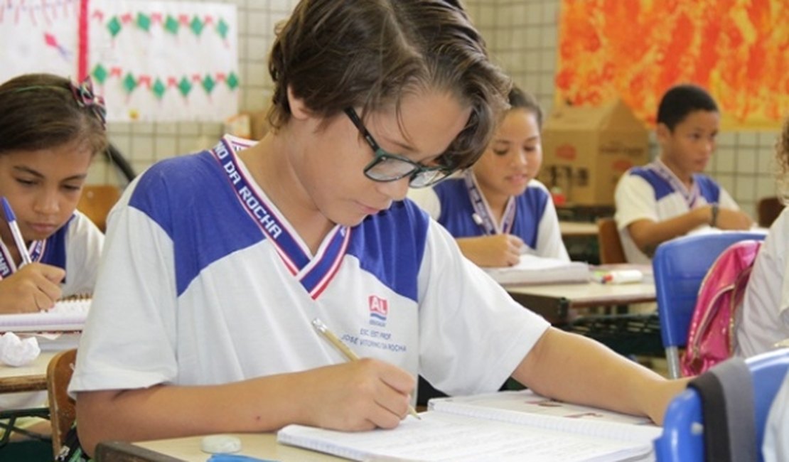 Seduc reconhece falhas, mas aponta avanços no combate ao analfabetismo em Alagoas