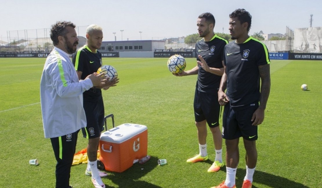 Renato Augusto, Paulinho e Neymar iniciam treinos na Seleção