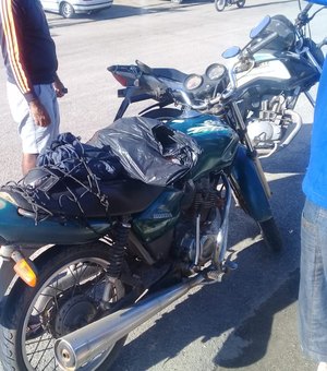 Colisão entre carro e moto deixa um levemente ferido em Arapiraca