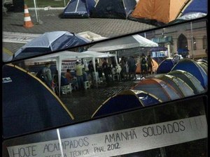 Membros da reserva técnica do concurso da PM/AL 2012 seguem acampados