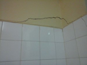 Sem médicos e estrutura hospital vira descaso