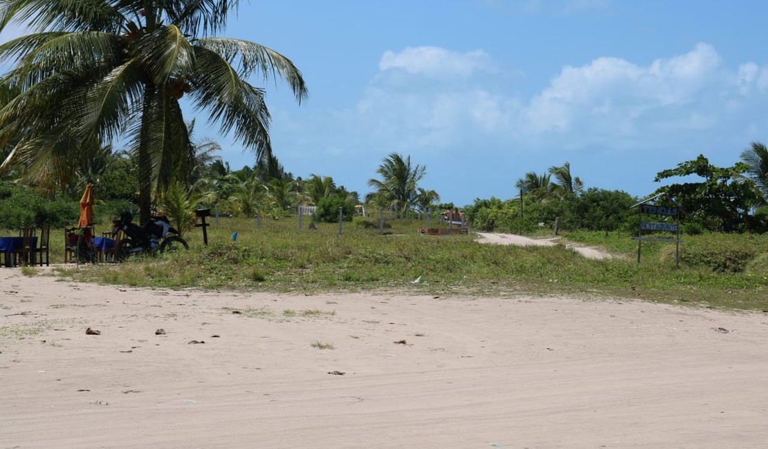 Polícia flagra infrações ambientais em praia de Maragogi