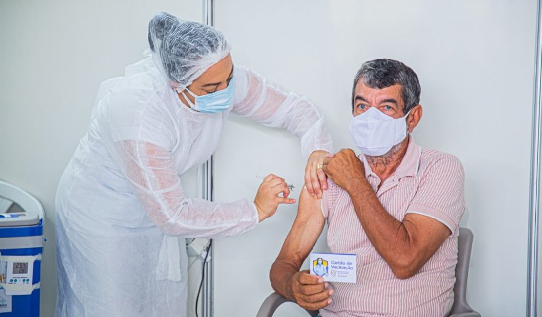 Cerca de 11% da população de Arapiraca tomou a primeira dose da vacina contra a Covid-19
