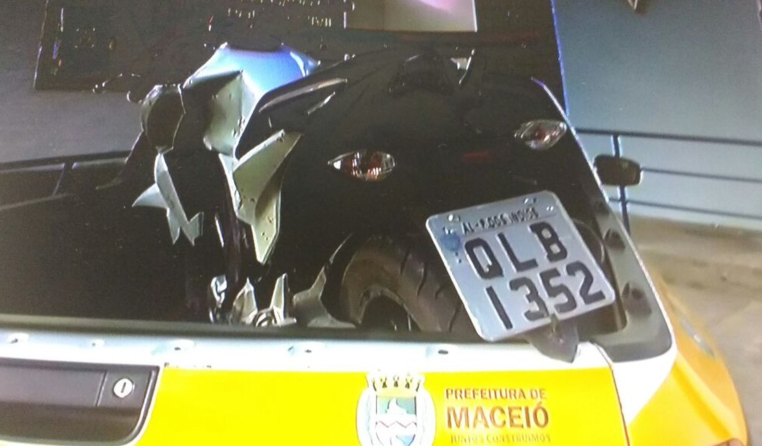 Motociclista realiza conversão proibida, causa acidente e fica gravemente ferido em Maceió