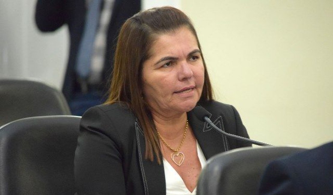 Ângela Garrote nega possibilidade de assumir mandato na ALE por afastamento de Rose Davino
