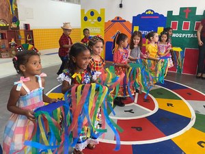 Escolas municipais festejam São João com folguedos, danças e comidas típicas