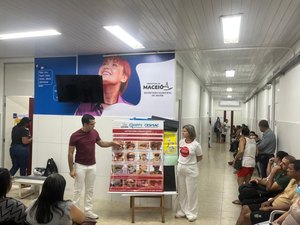 Pam Salgadinho promove palestras sobre prevenção ao câncer de boca