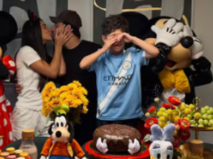 Gabriela Versiani organiza café da manhã da Disney para filho de Huff e Marília nos EUA