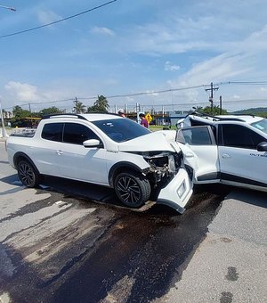 Colisão entre carros deixa ferido na AL-101 Sul, em Marechal Deodoro