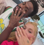 Virginia e Vini Jr. exibem alianças nas redes sociais: 'Após 1 ano de namoro, veio aí!'