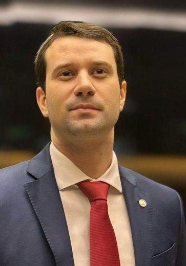 Deputado Daniel Barbosa lança livro com reflexões sobre desenvolvimento e justiça social