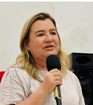 Prefeita Eronita Sposito concede aumento salarial para professores de Porto Calvo