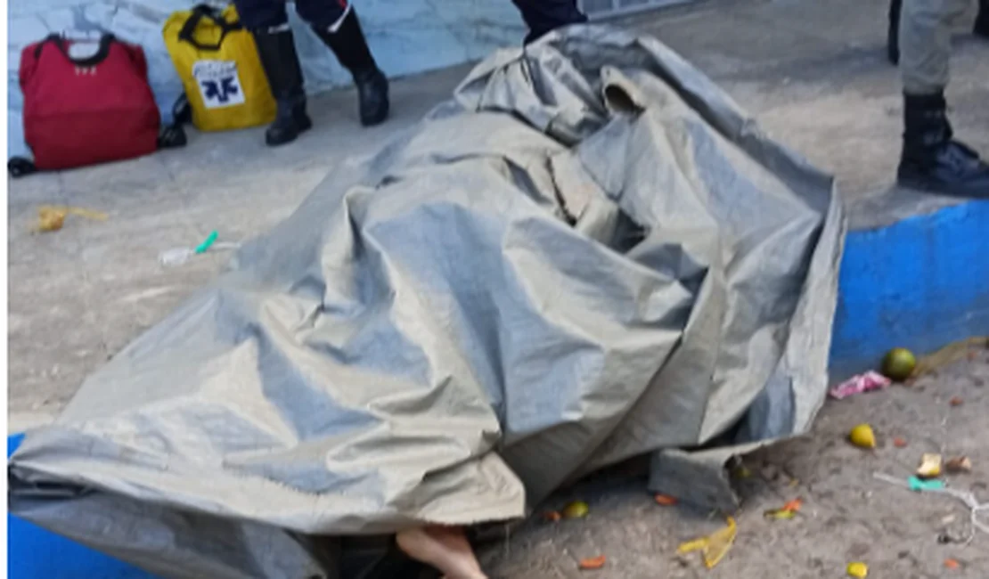 Homem é morto a facadas próximo ao mercado público de Arapiraca após discussão