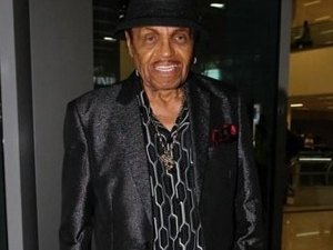 Joe Jackson não tomou estimulante sexual, diz assessoria do empresário