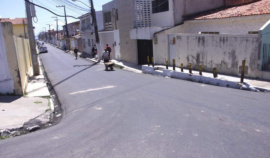 Moradores comemoram mudanças com pavimentação de avenida em Cruz das Almas