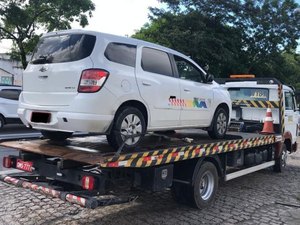 SMTT autua e remove veículos clandestinos durante fiscalização