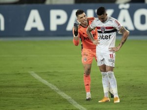 São Paulo perde para o Botafogo e vê vaga direta à Libertadores ameaçada