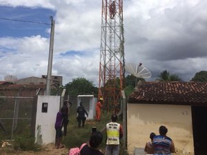 Mulher ameaça se jogar de torre de telefonia em Palmeira dos Índios