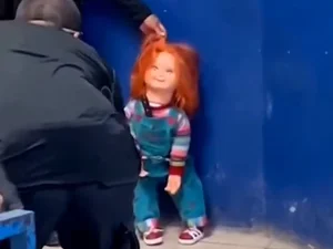 Boneco Chucky é preso por “ameaçar” pessoas com uma faca no México