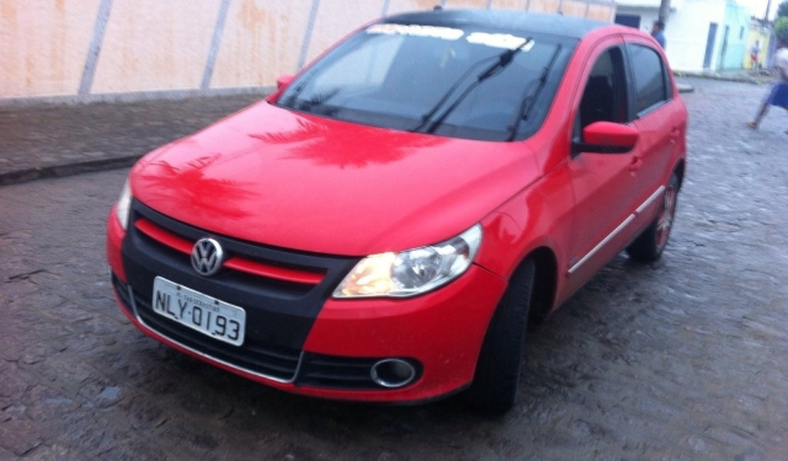 Assaltante rouba carro, moto e celulares de cinco pessoas, em Arapiraca