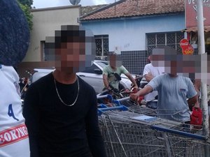 [Vídeo] Jovens são flagrados repassando cédulas falsas em Arapiraca