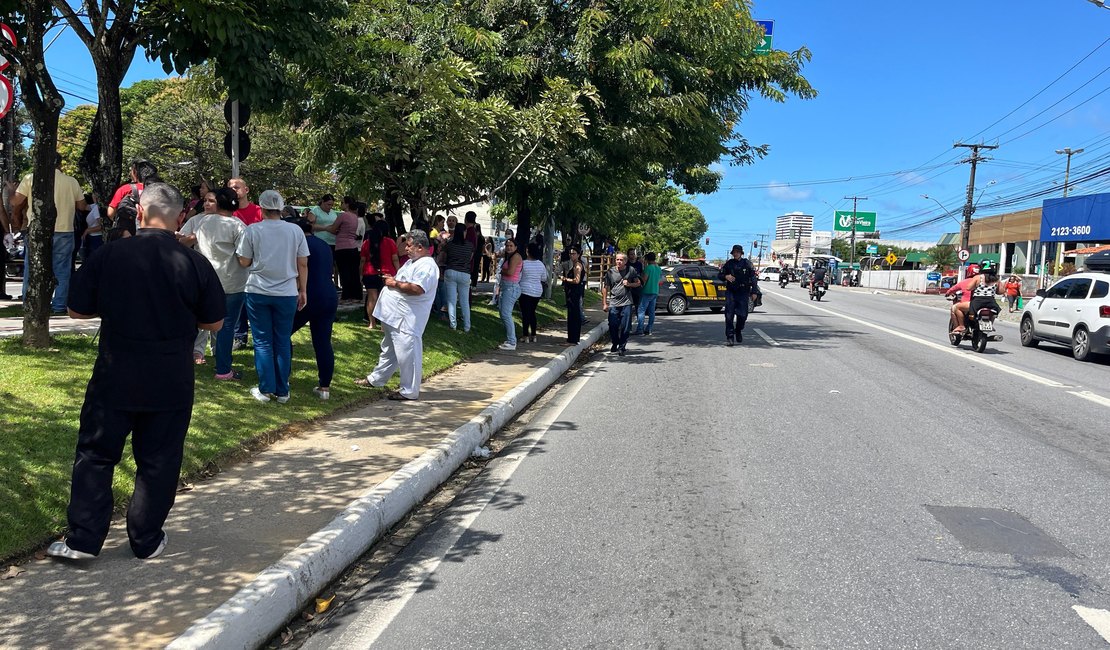 Após novos protestos, funcionários do Hospital Veredas liberam vias da Fernandes Lima