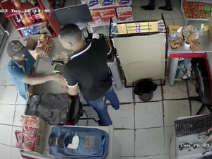 [Vídeo] Criminoso “agradece” caixa de mercadinho após assalto no bairro Santa Edwiges