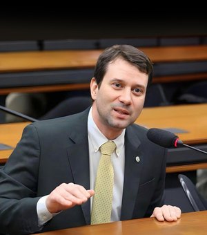 Deputado Daniel segue na Comissão de Educação e reitera seu compromisso em universalizar o ensino em tempo integral