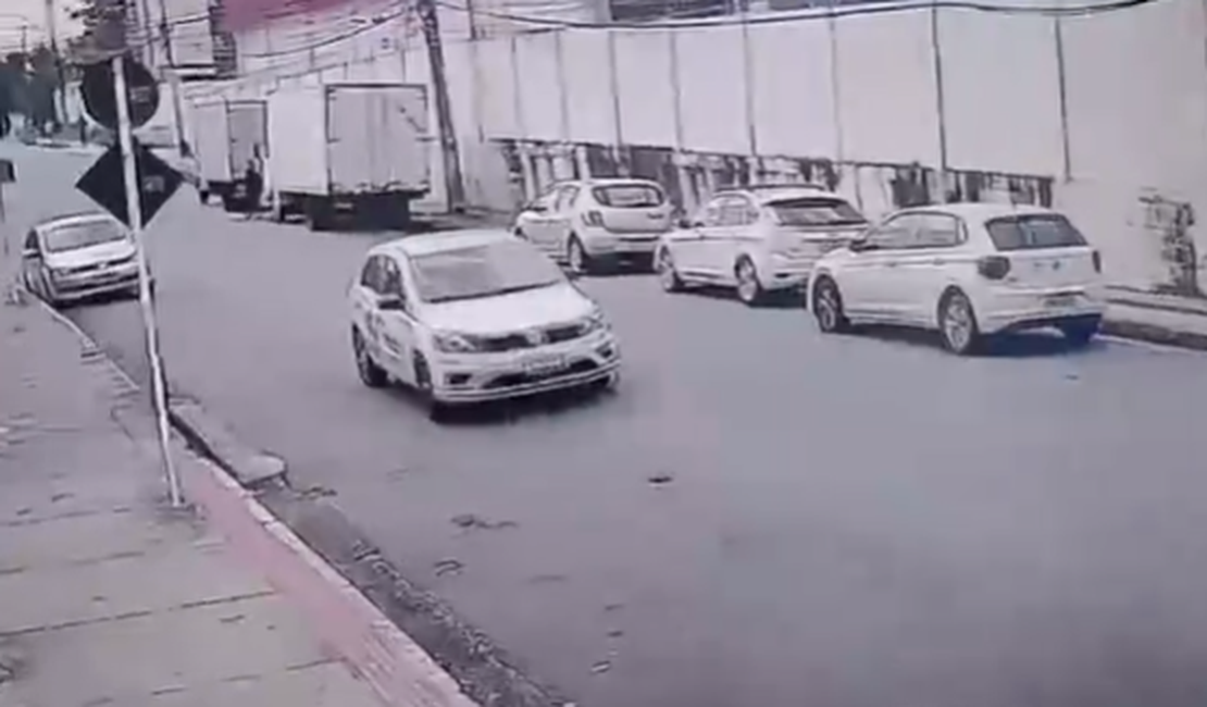 Carro usado em assalto e tentativa de sequestro em Maceió é localizado em Riacho Doce