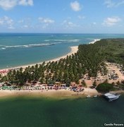 Seis pessoas ficam feridas após jangada colidir com pedras na Praia do Gunga
