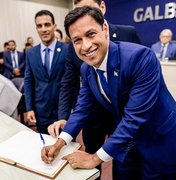 Rodrigo Cunha assume comando da Prefeitura de Maceió e promete dar continuidade à gestão