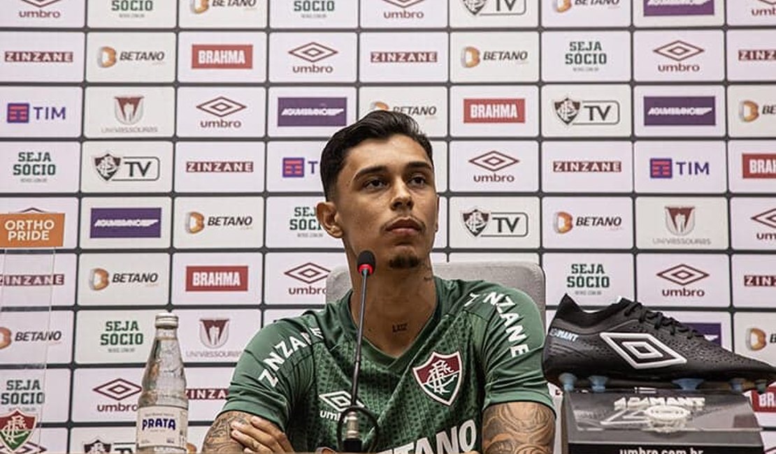 Fluminense anuncia afastamento de Vitor Mendes após suposto envolvimento em esquema de apostas