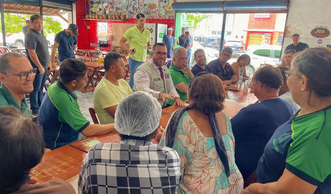 Em reunião com comerciantes, Leonardo Dias defende potencialização do Mercado do Jaraguá