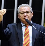 Deputado federal Assis Carvalho morre após sofrer infarto