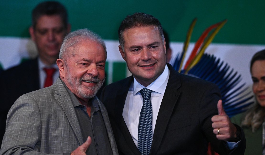 Renan Filho pede aval de Lula para participar das eleições municipais e ajudar Rafael Brito