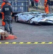 [Vídeo] Carro é esmagado por contêiner após carreta tombar na Zona Sul de Manaus