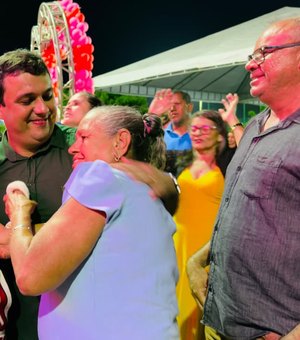 Prefeitura de Girau do Ponciano distribui prêmios, faz homenagens e shows no Dia das Mães