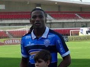 Volante do CSA pode se transferir para o futebol português
