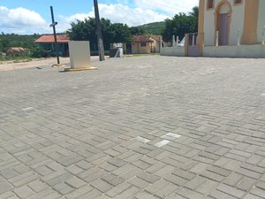 Prefeitura realiza manutenção na Praça do Riacho Santo, na zona rural de Palmeira dos Índios