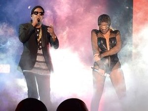 Beyoncé e Jay-Z mostram vídeo do casamento em show