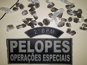 PM flagra adolescente carregando sacola com drogas em União dos Palmares