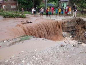 [Vídeo] Forte chuva danifica obra em ponte na zona rural de Batalha