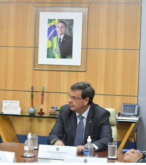 Sérgio Lira discute ações do turismo nos municípios com ministro Gilson Machado