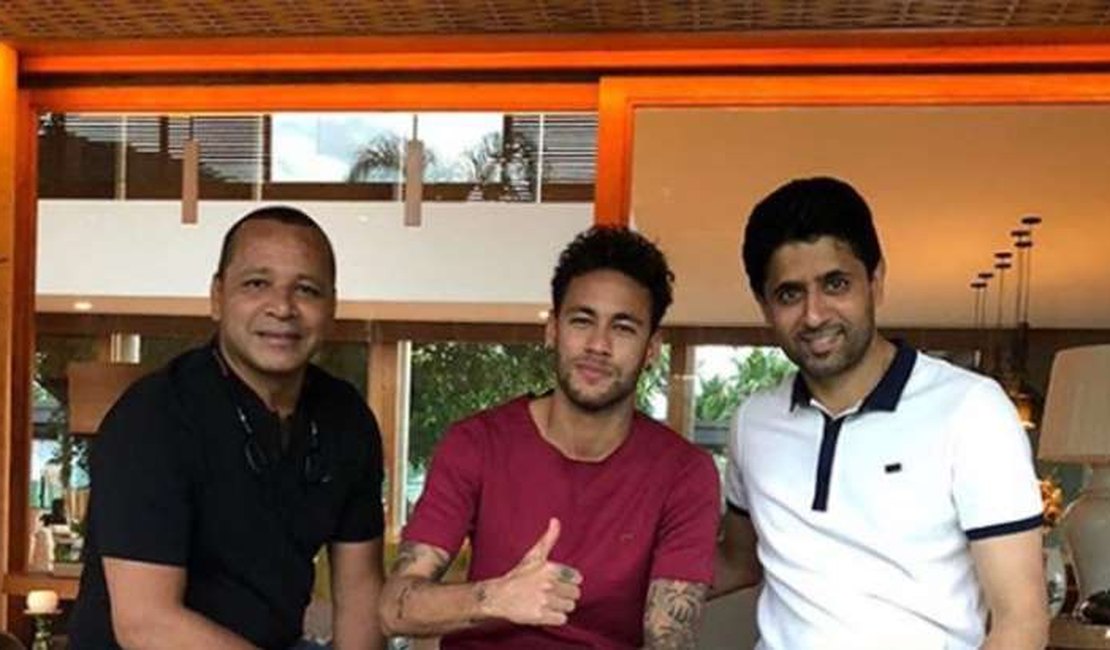 Pai de Neymar garante “futuro no PSG” para o filho