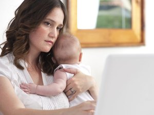 Obstetras são fundamentais no combate à depressão pós-parto e identificação de tendências suicidas